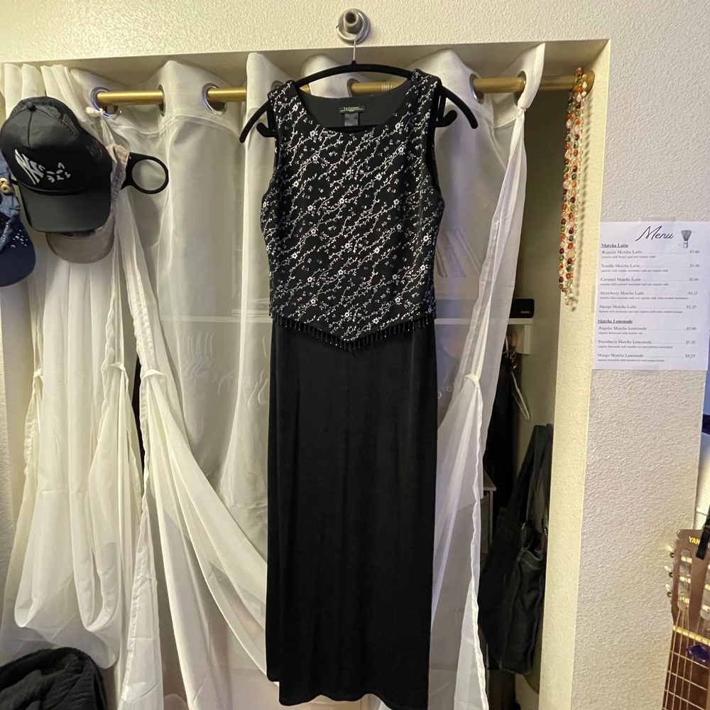 Elegant Black Sleeveless Dress